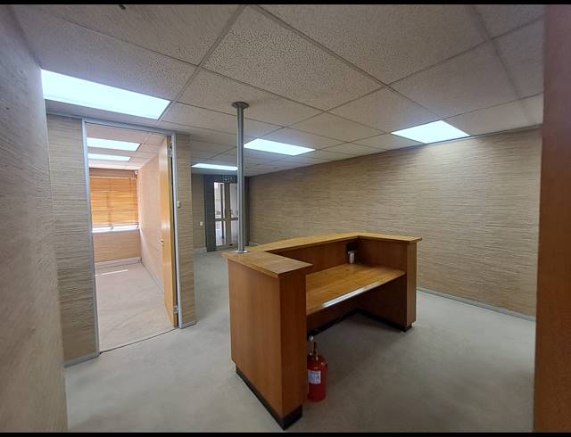 162M² OFFICE TO LET IN DUNKELD WEST